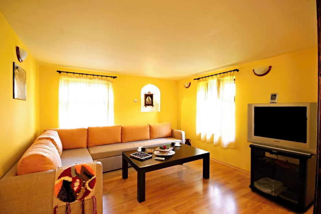 Private 4Br-2Ba Guest House Dryanovo With Pool And Free Parking Eksteriør bilde